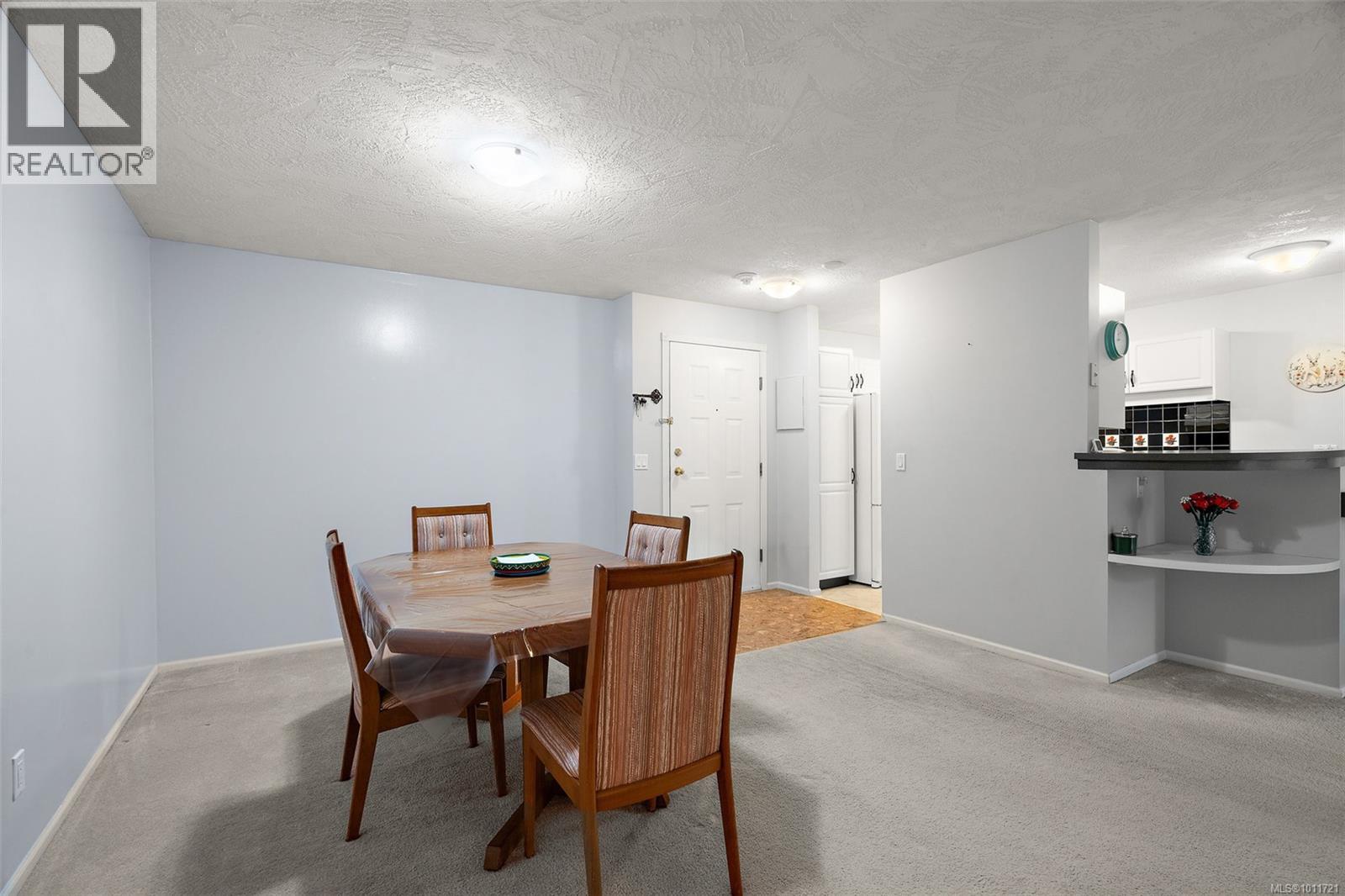 Photo 19 of 306 3880 Quadra St, Saanich BC