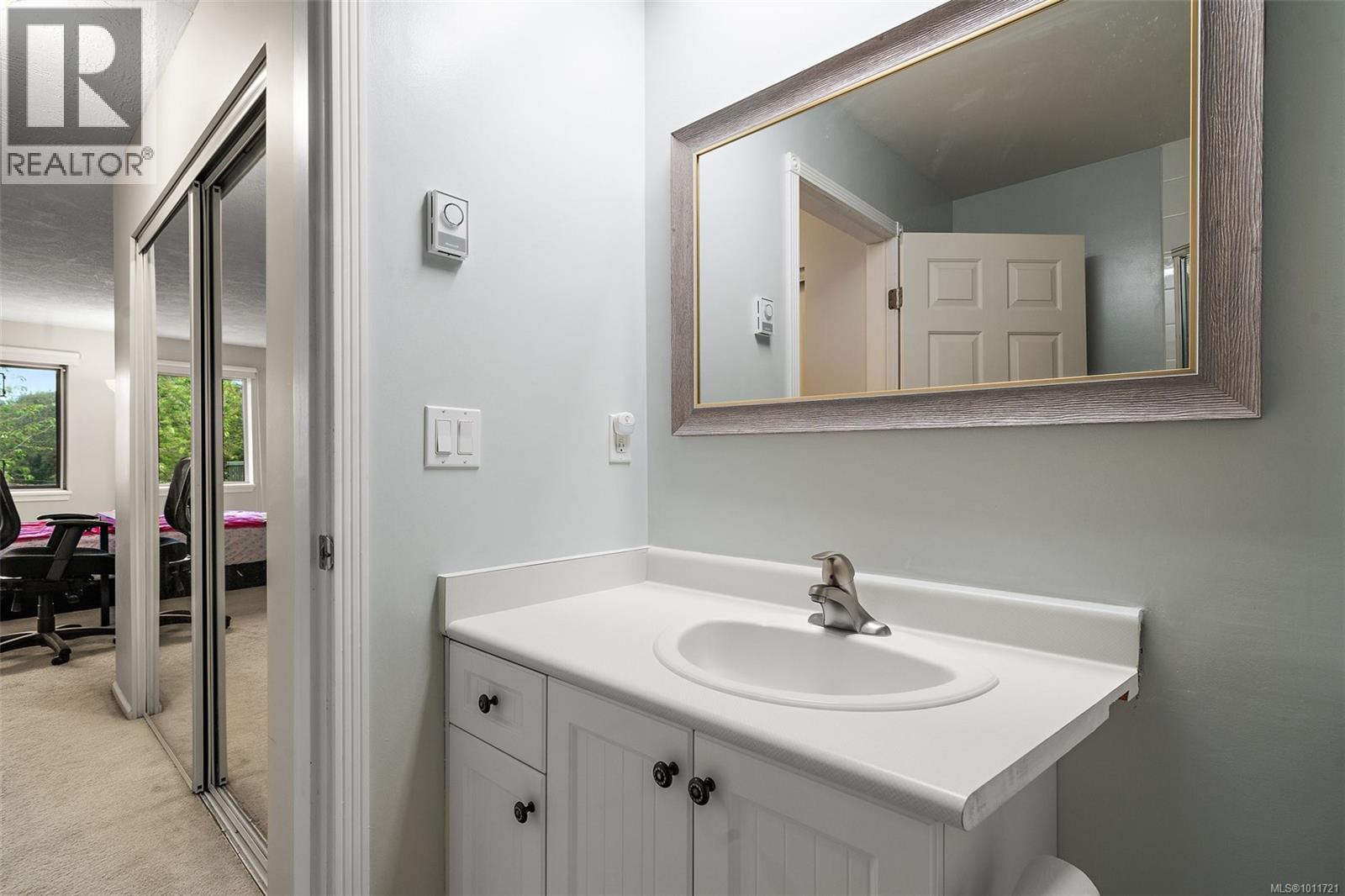 Photo 25 of 306 3880 Quadra St, Saanich BC