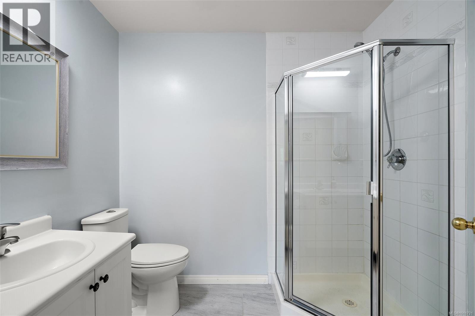 Photo 14 of 306 3880 Quadra St, Saanich BC