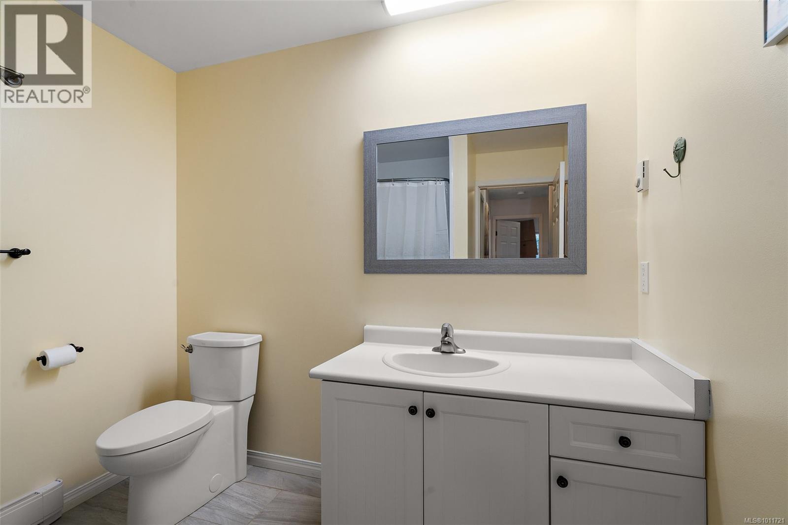 Photo 27 of 306 3880 Quadra St, Saanich BC