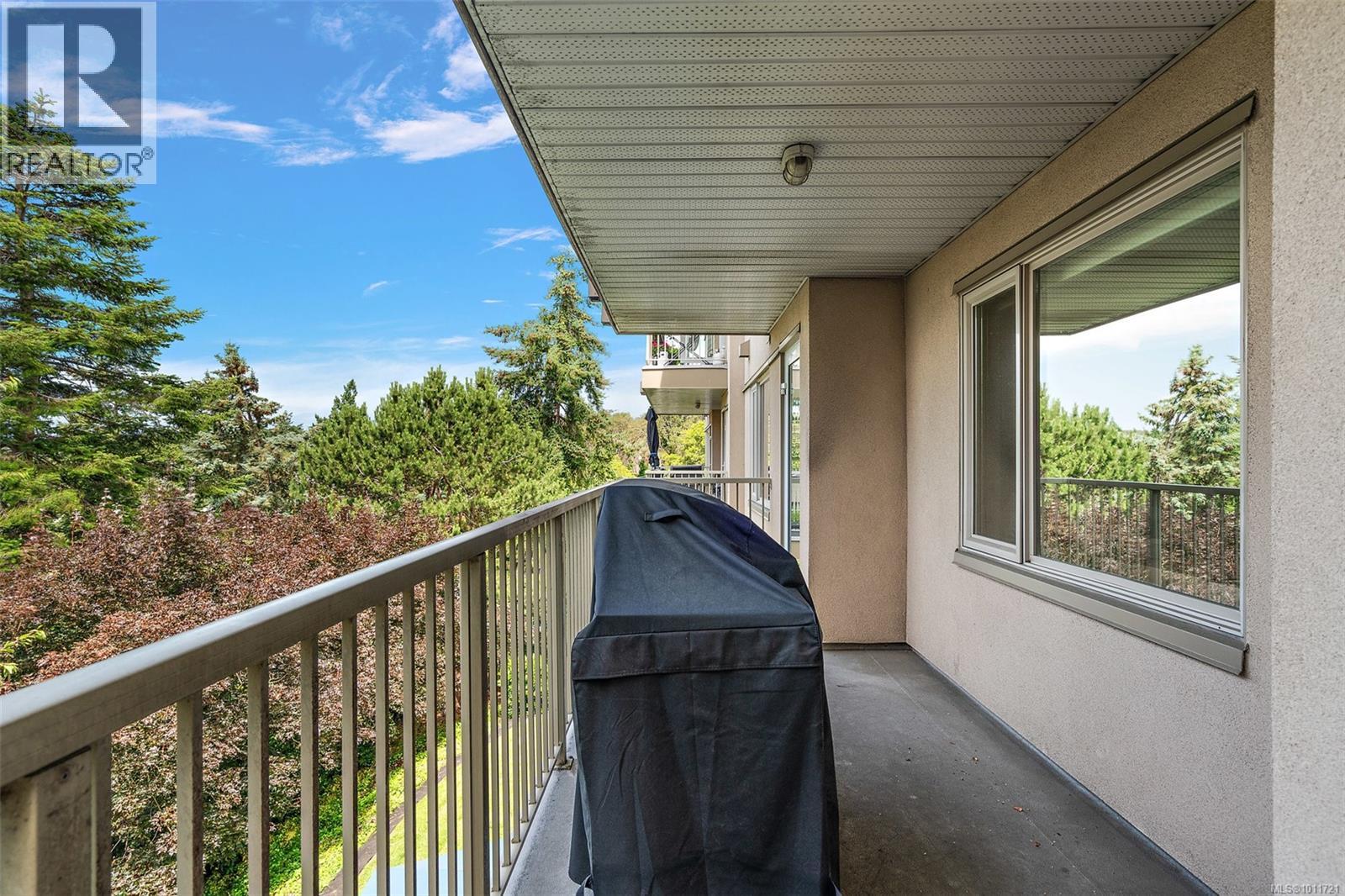 Photo 15 of 306 3880 Quadra St, Saanich BC