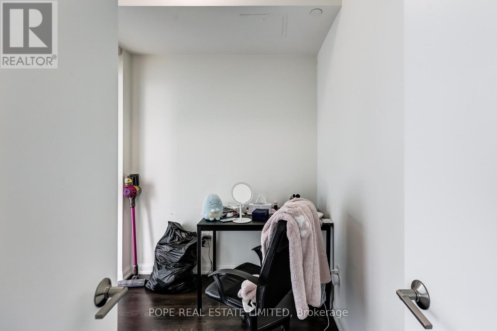 Photo 17 of 2401 11 Bogert Avenue, Toronto ON