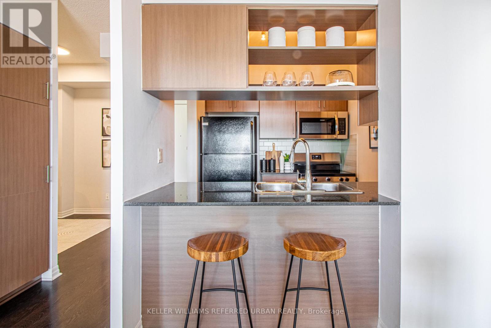 Photo 12 of 2009 30 Herons Hill Way, Toronto ON