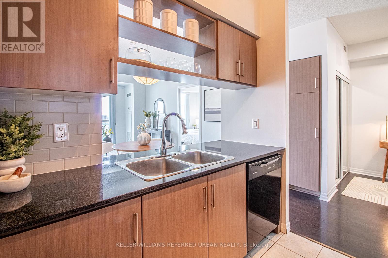 Photo 11 of 2009 30 Herons Hill Way, Toronto ON