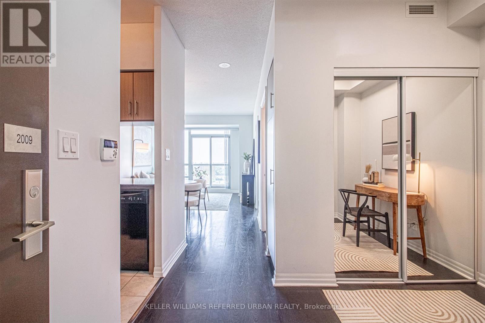 Photo 5 of 2009 30 Herons Hill Way, Toronto ON
