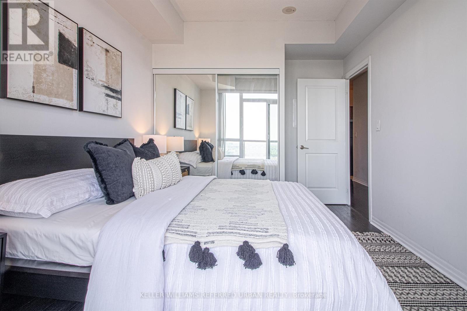 Photo 14 of 2009 30 Herons Hill Way, Toronto ON