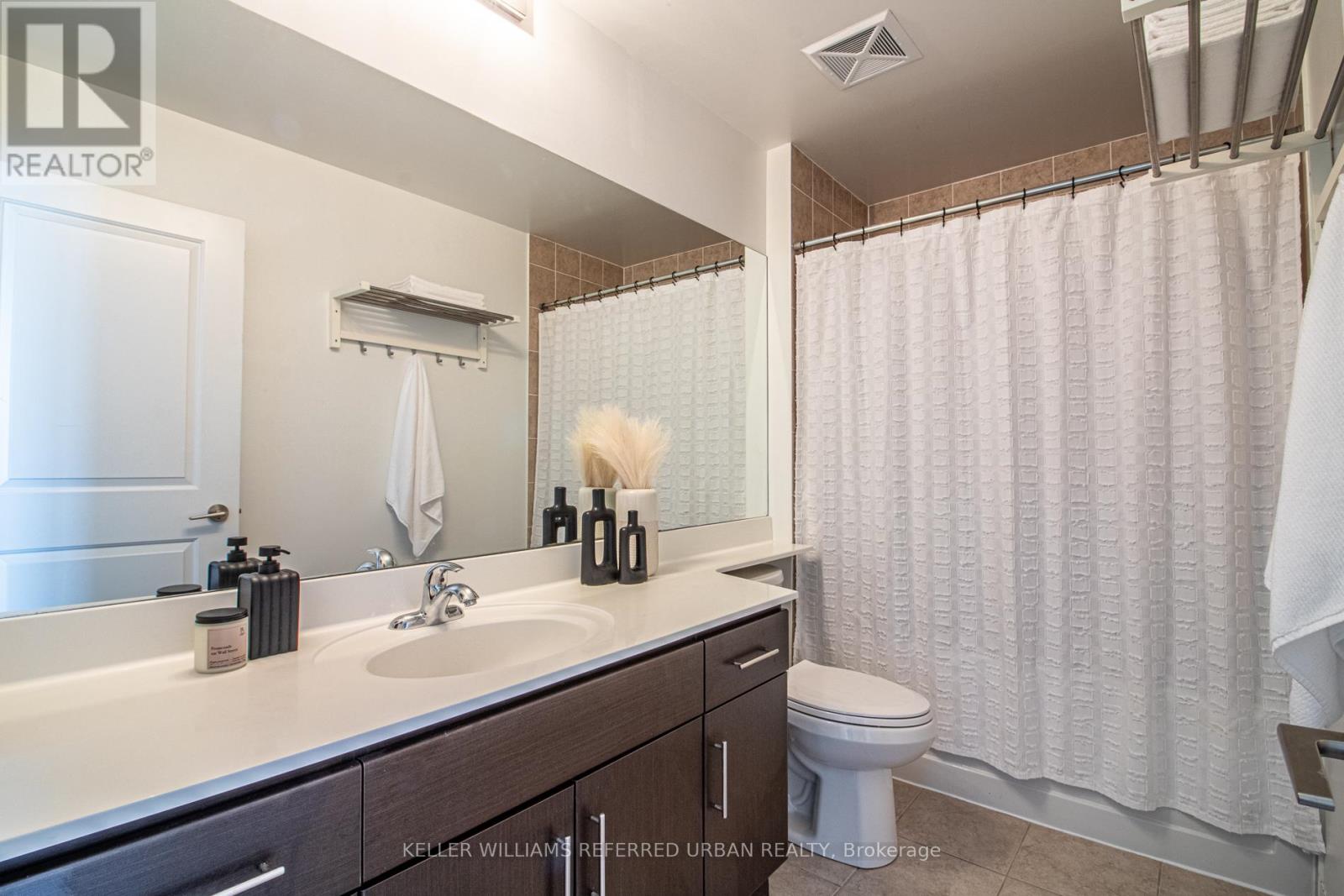 Photo 24 of 2009 30 Herons Hill Way, Toronto ON