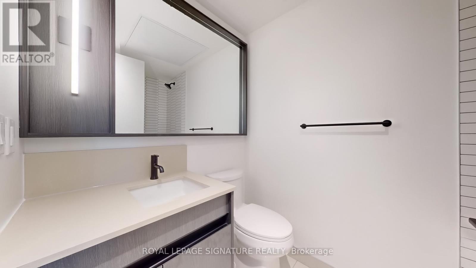 Photo 21 of 302 5 Lakeview Avenue, Toronto ON