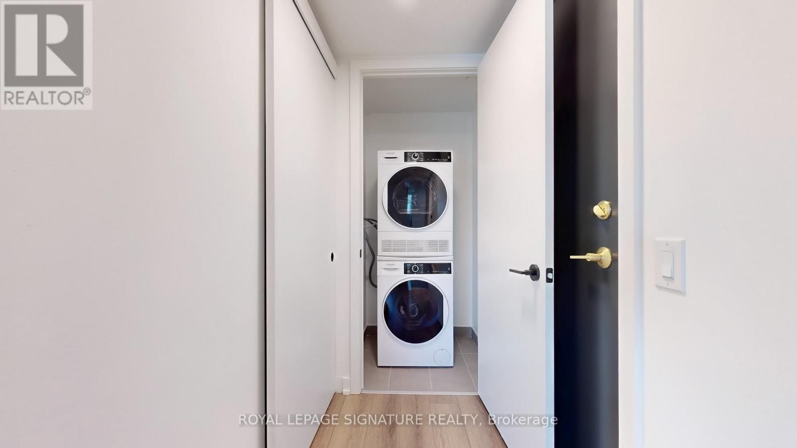 Photo 15 of 302 5 Lakeview Avenue, Toronto ON
