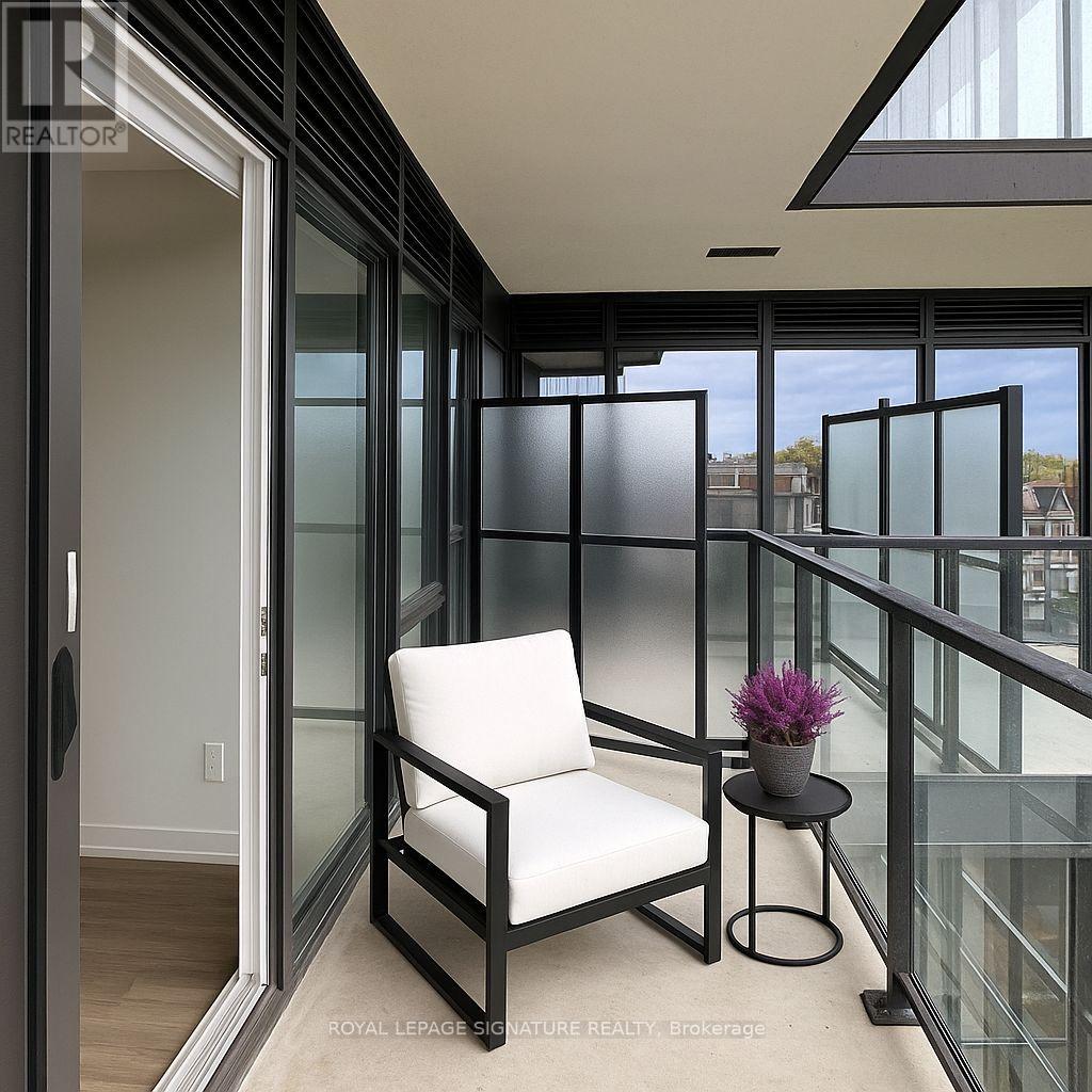 Photo 2 of 302 5 Lakeview Avenue, Toronto ON