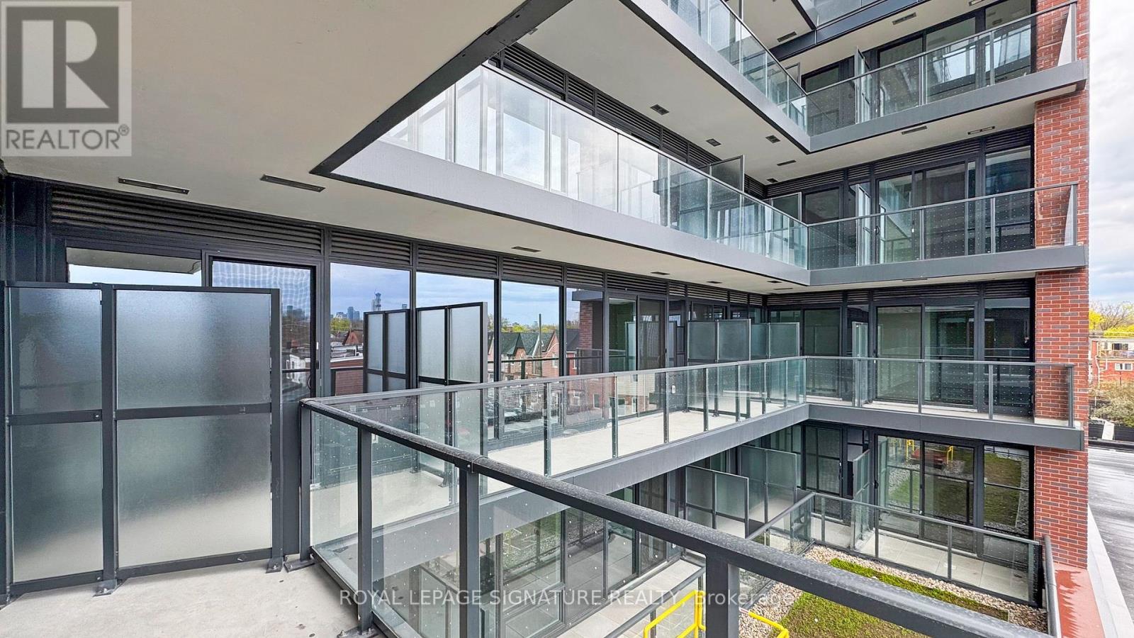 Photo 23 of 302 5 Lakeview Avenue, Toronto ON