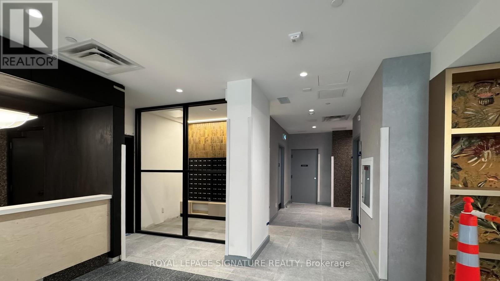 Photo 18 of 302 5 Lakeview Avenue, Toronto ON