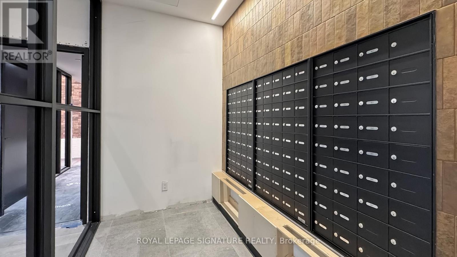 Photo 25 of 302 5 Lakeview Avenue, Toronto ON