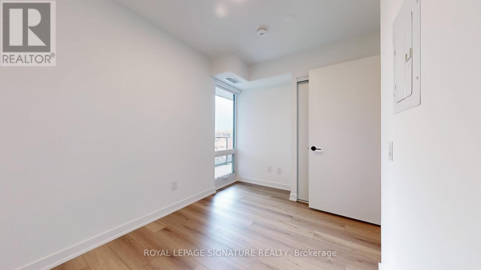 Photo 7 of 302 5 Lakeview Avenue, Toronto ON