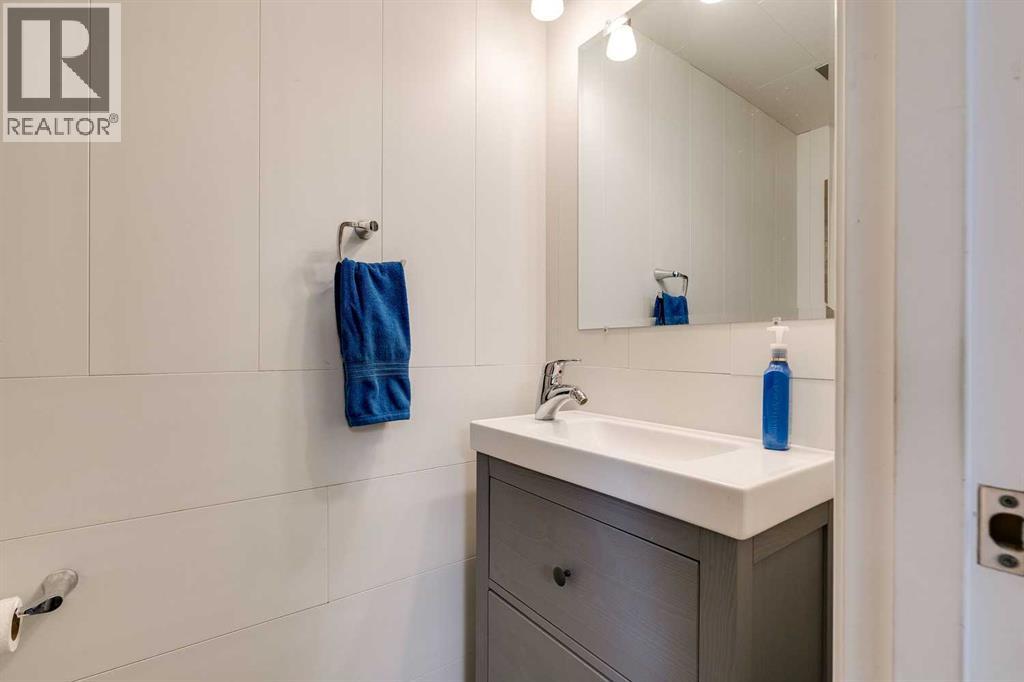 Single Family House 5 Level for Sale in  Brae Glen Road SW Braeside Calgary 