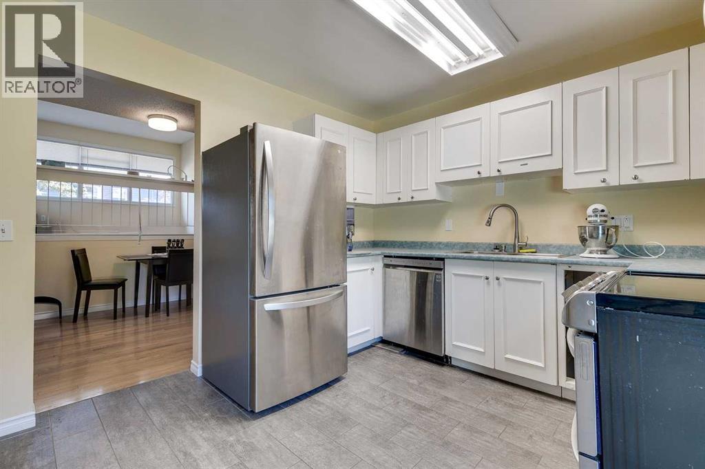 Single Family House 5 Level for Sale in  Brae Glen Road SW Braeside Calgary 