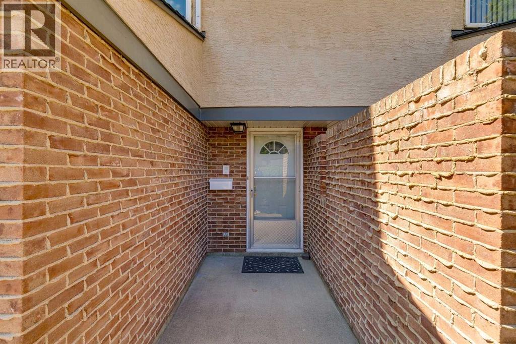 Single Family House 5 Level for Sale in  Brae Glen Road SW Braeside Calgary 