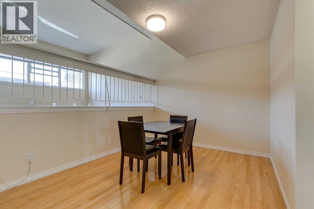 Single Family House 5 Level for Sale in  Brae Glen Road SW Braeside Calgary 