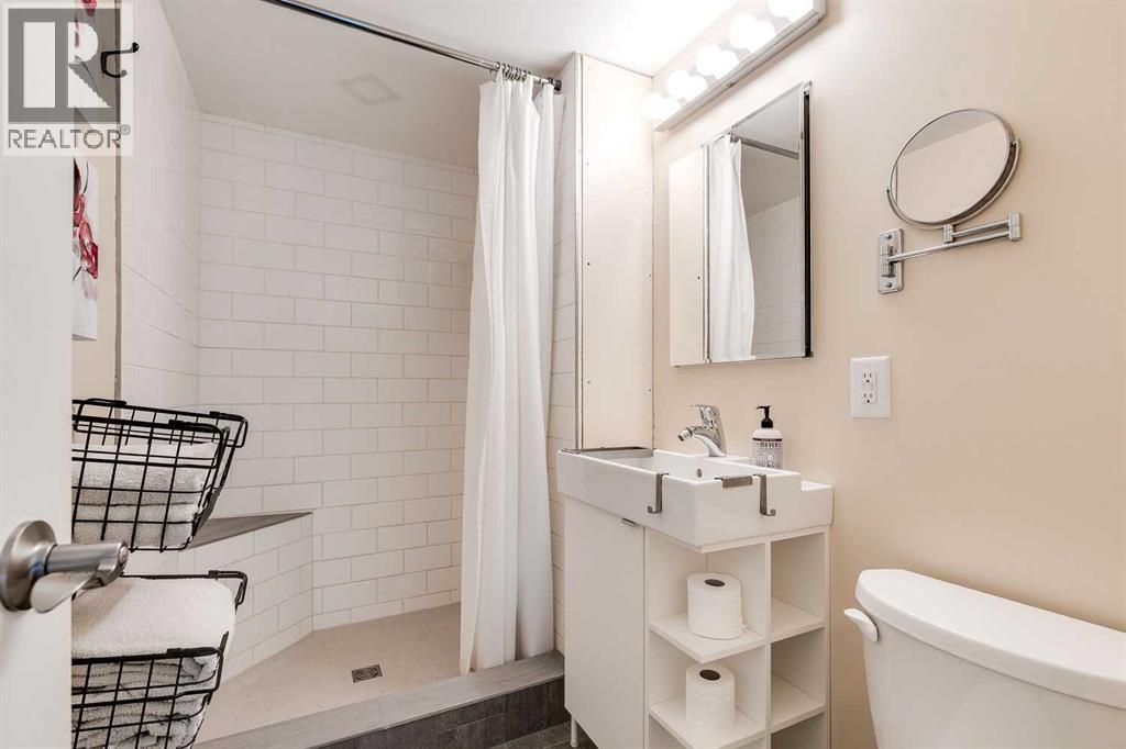 Single Family House 5 Level for Sale in  Brae Glen Road SW Braeside Calgary 