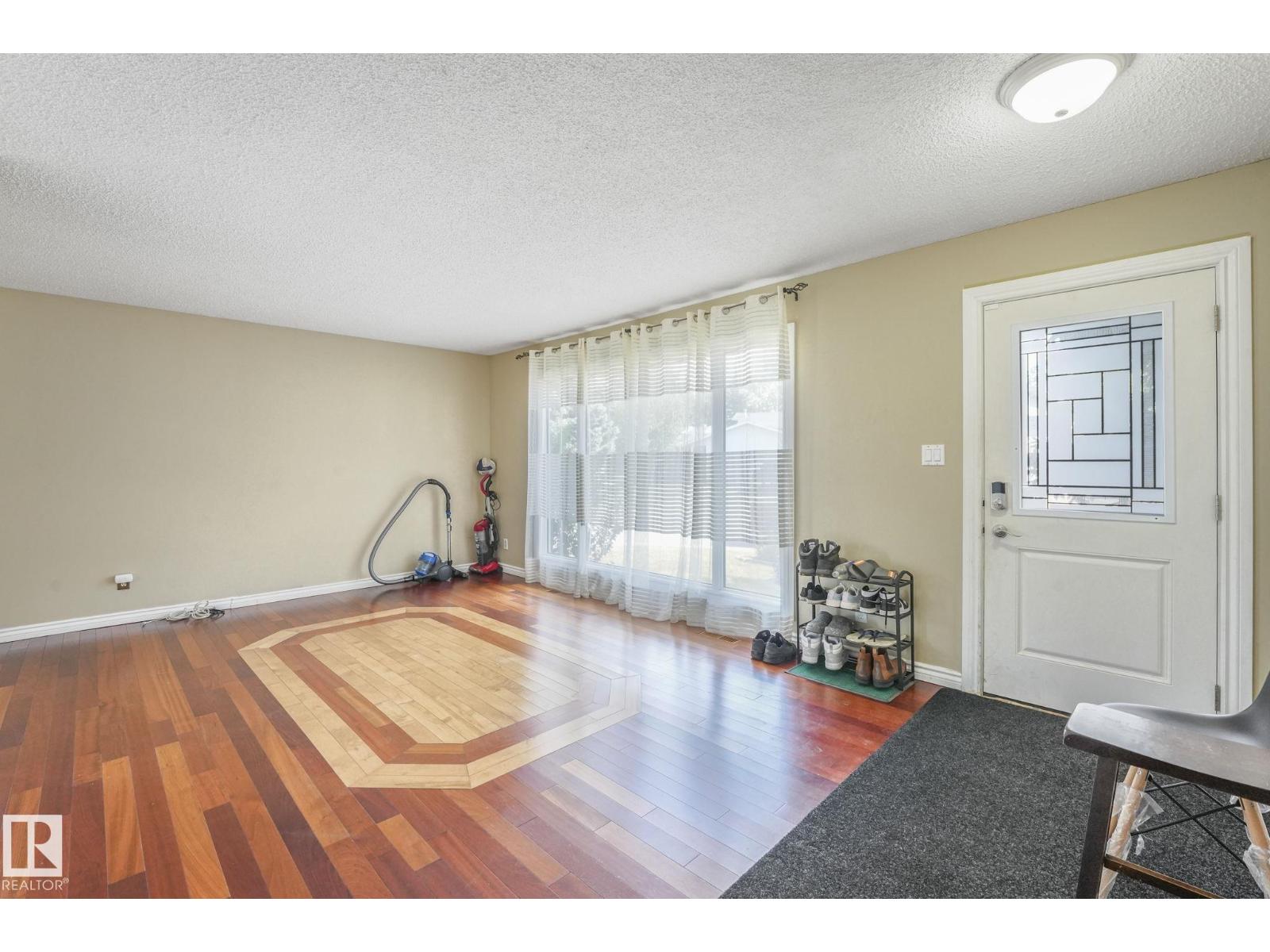 Photo 10 of 1408 76 St Nw, Edmonton AB