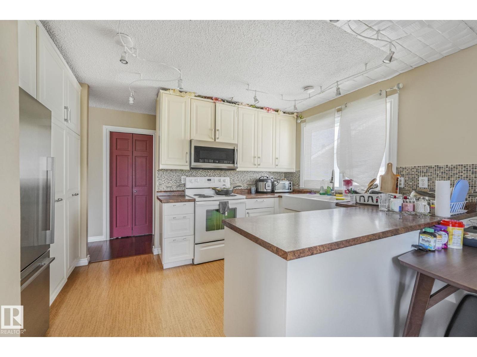 Photo 7 of 1408 76 St Nw, Edmonton AB