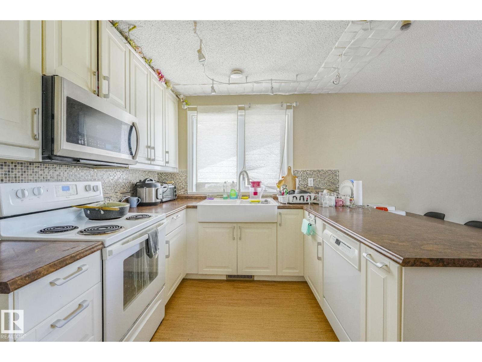 Photo 11 of 1408 76 St Nw, Edmonton AB