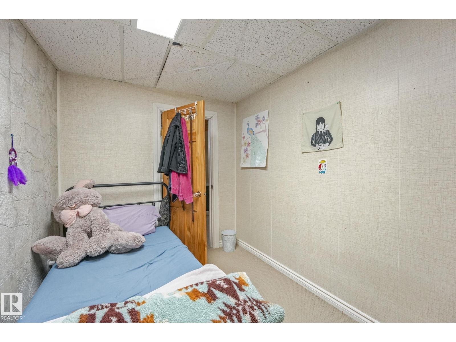 Photo 1 of 1408 76 St Nw, Edmonton AB