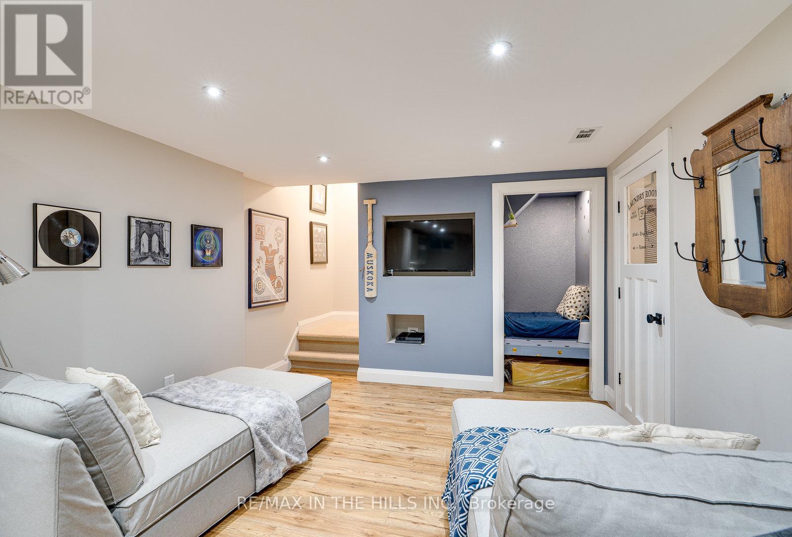Photo 1 of 32 Belfountain Court, Brampton ON