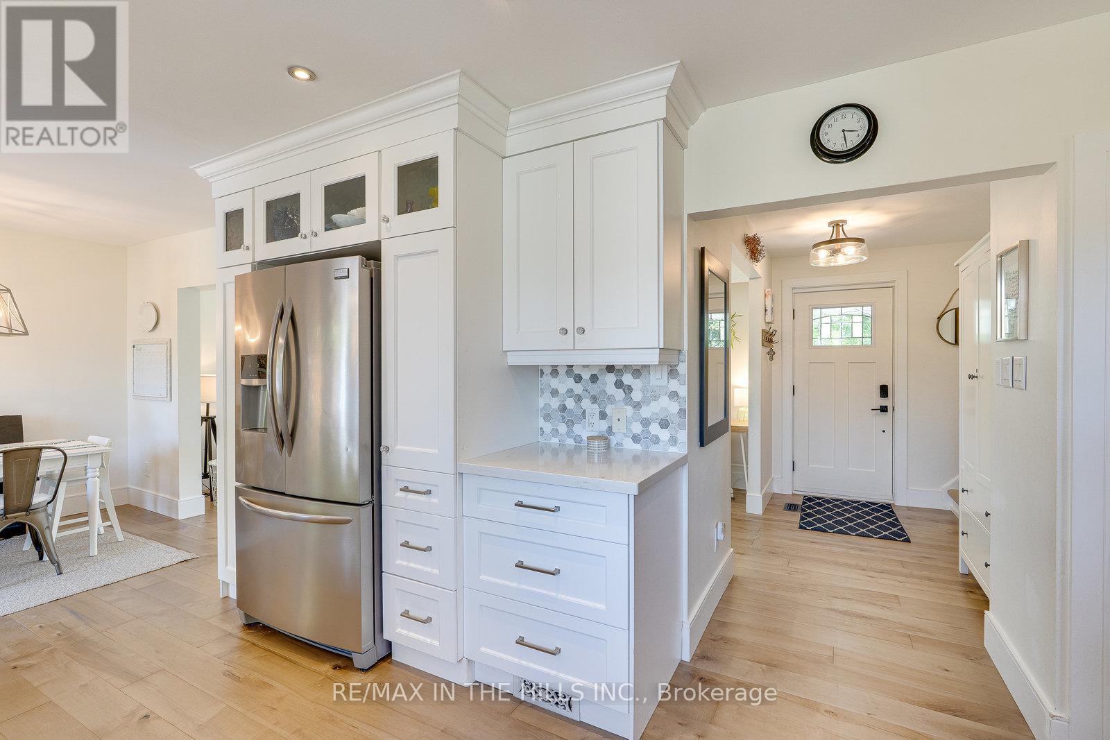 Photo 14 of 32 Belfountain Court, Brampton ON