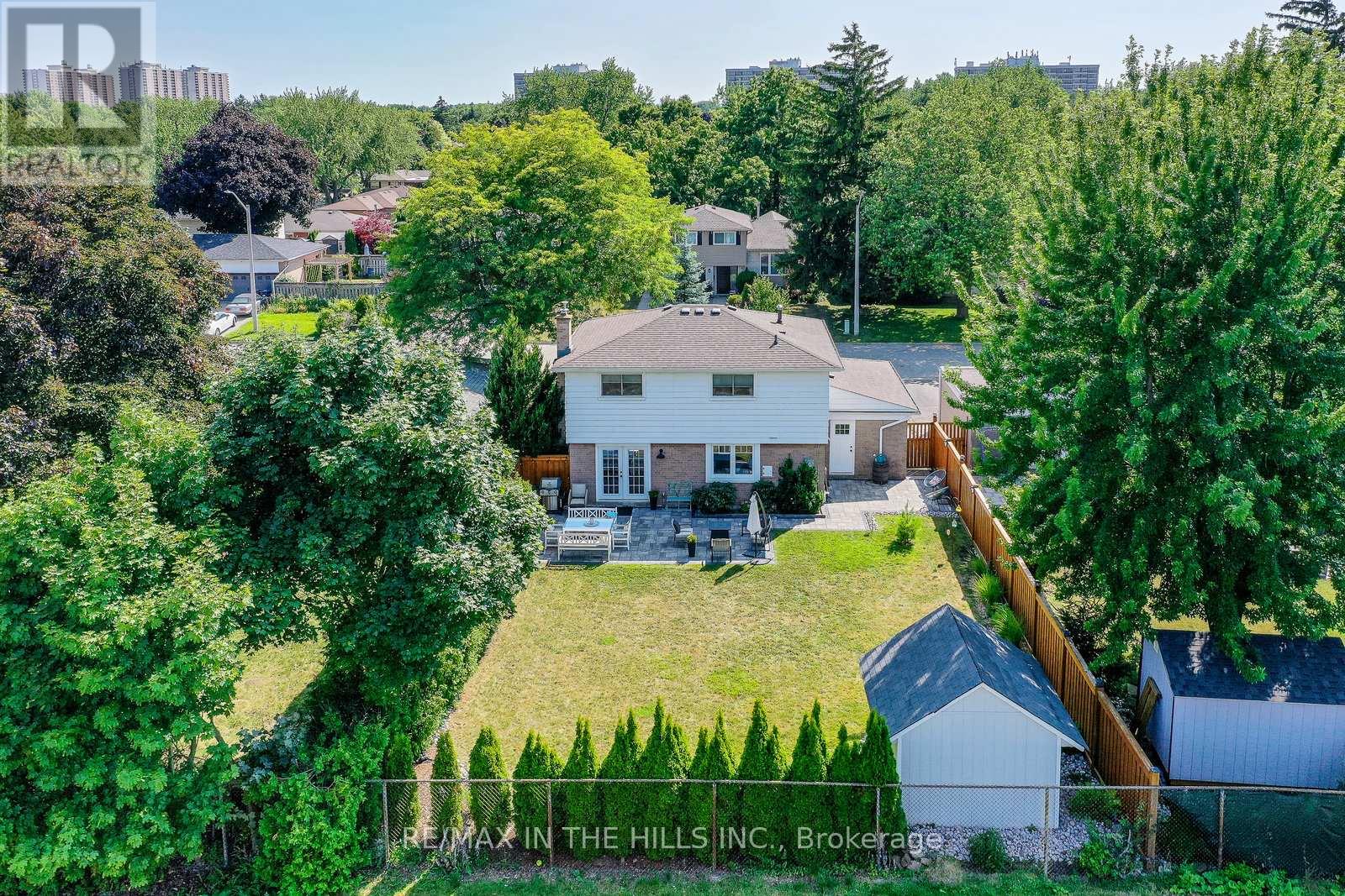 Photo 33 of 32 Belfountain Court, Brampton ON