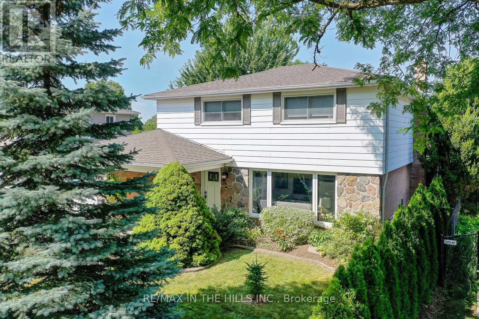 Photo 5 of 32 Belfountain Court, Brampton ON