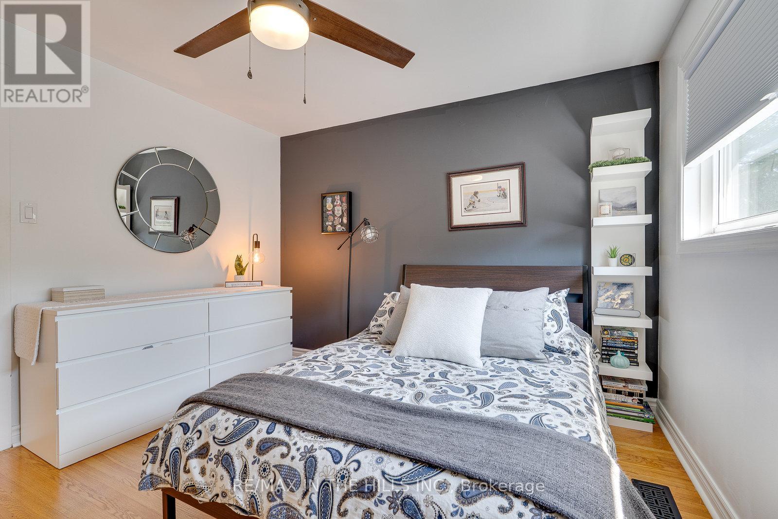 Photo 26 of 32 Belfountain Court, Brampton ON