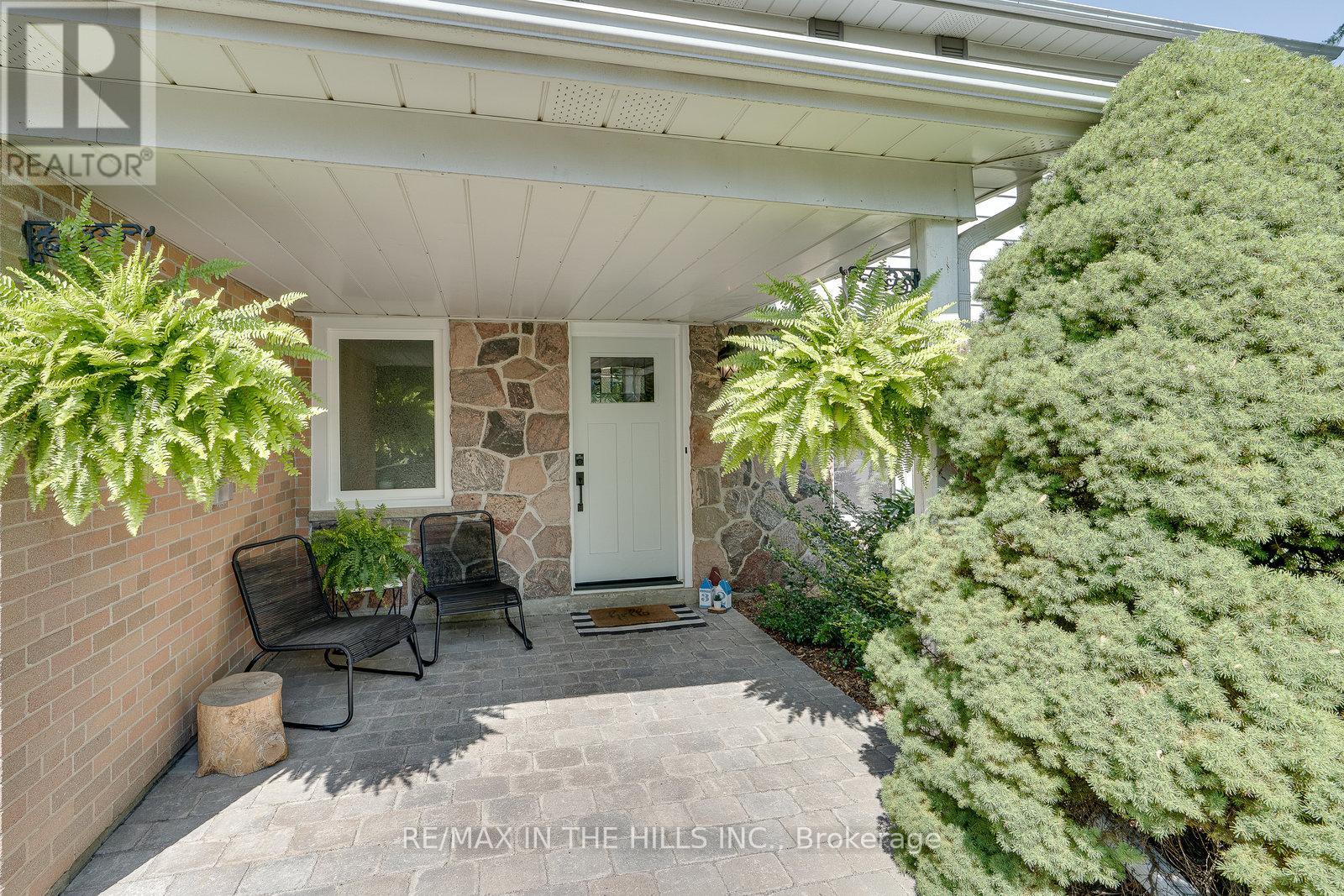 Photo 34 of 32 Belfountain Court, Brampton ON