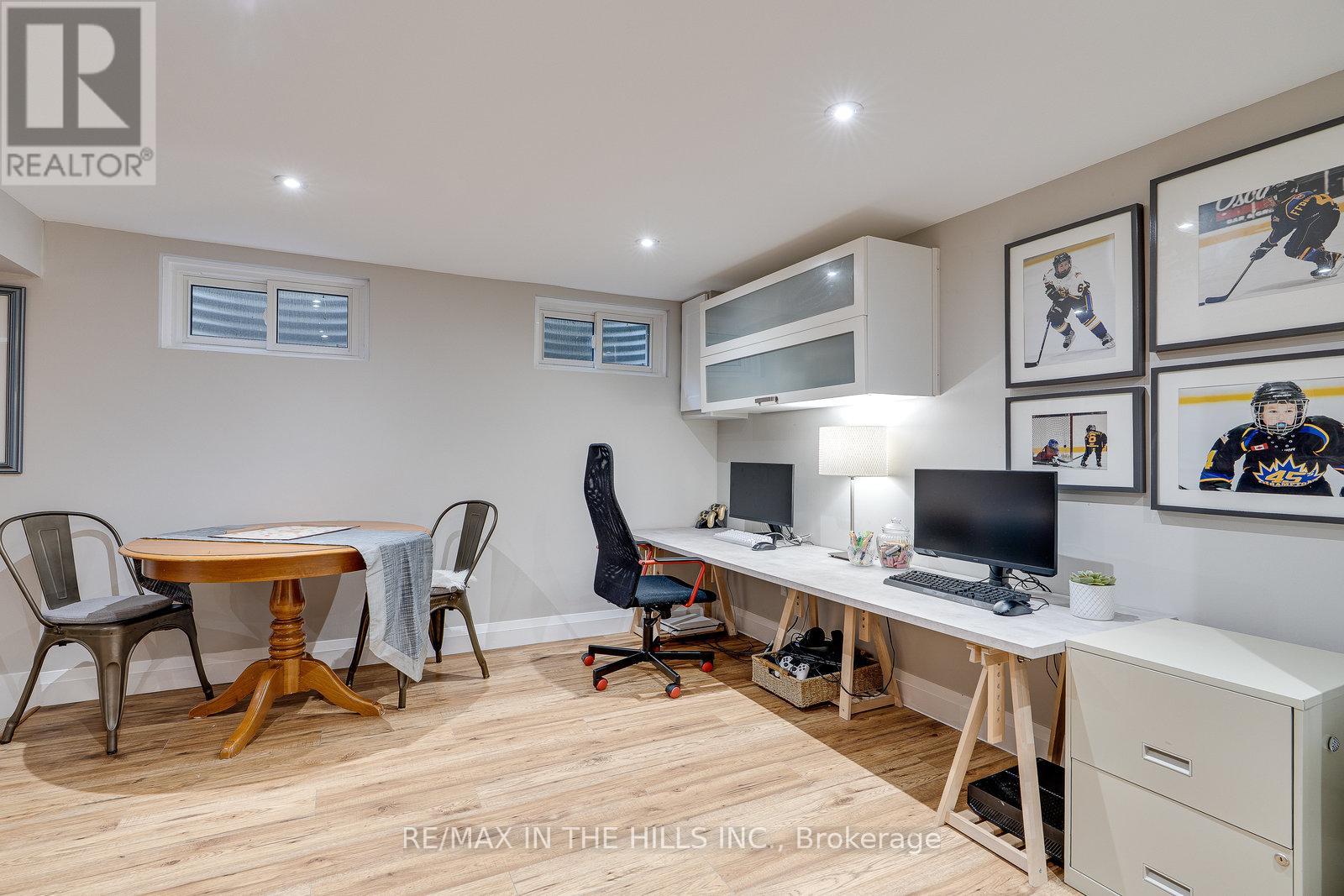 Photo 12 of 32 Belfountain Court, Brampton ON