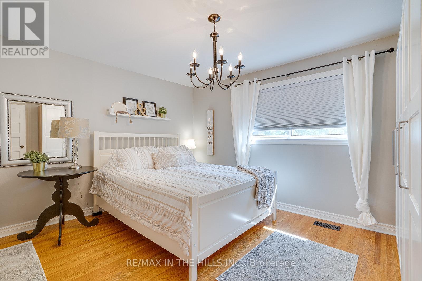Photo 30 of 32 Belfountain Court, Brampton ON