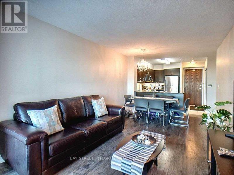 Photo 10 of 802 185 Oneida Crescent, Richmond Hill ON