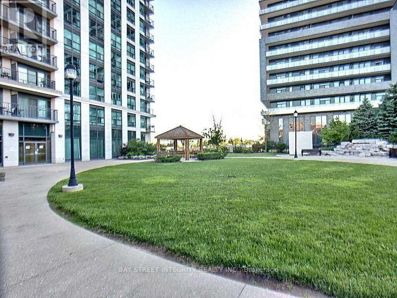 Photo 13 of 802 185 Oneida Crescent, Richmond Hill ON