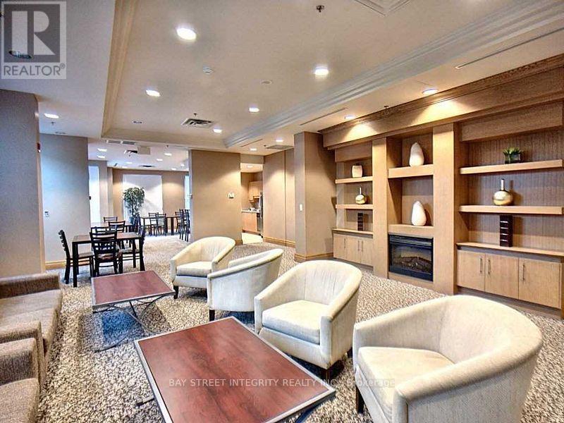 Photo 1 of 802 185 Oneida Crescent, Richmond Hill ON