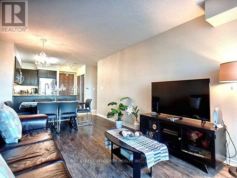 Photo 9 of 802 185 Oneida Crescent, Richmond Hill ON