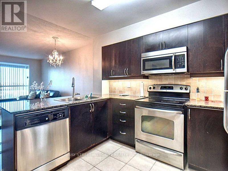 Photo 14 of 802 185 Oneida Crescent, Richmond Hill ON