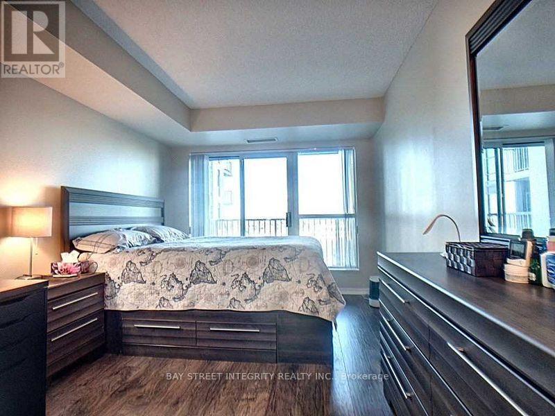 Photo 11 of 802 185 Oneida Crescent, Richmond Hill ON