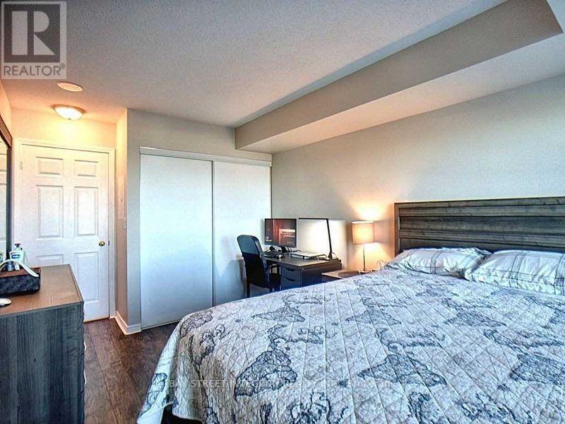 Photo 8 of 802 185 Oneida Crescent, Richmond Hill ON