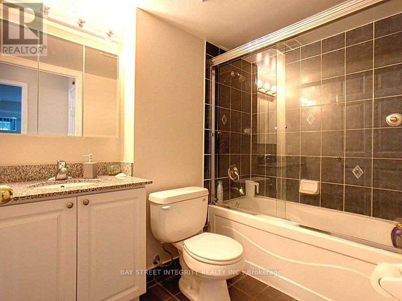 Photo 12 of 802 185 Oneida Crescent, Richmond Hill ON