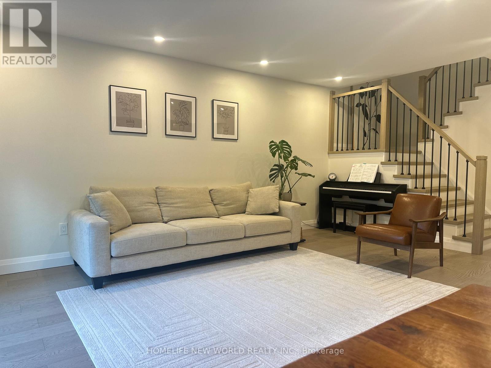 Photo 5 of 20 Patrice Crescent, Vaughan ON