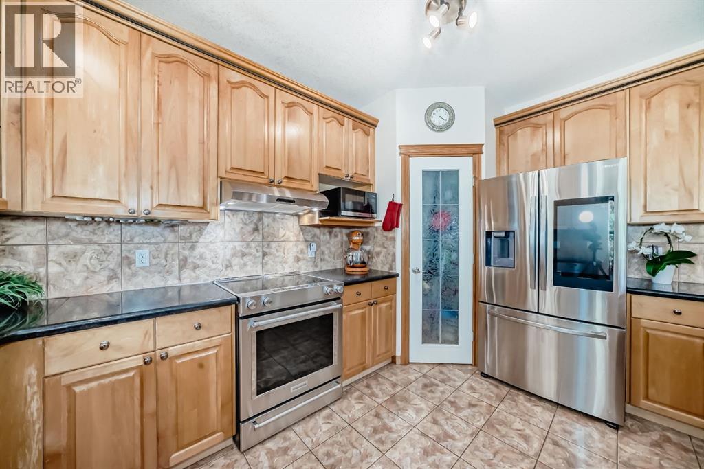 Photo 23 of 42 West Cedar Point Sw, Calgary AB