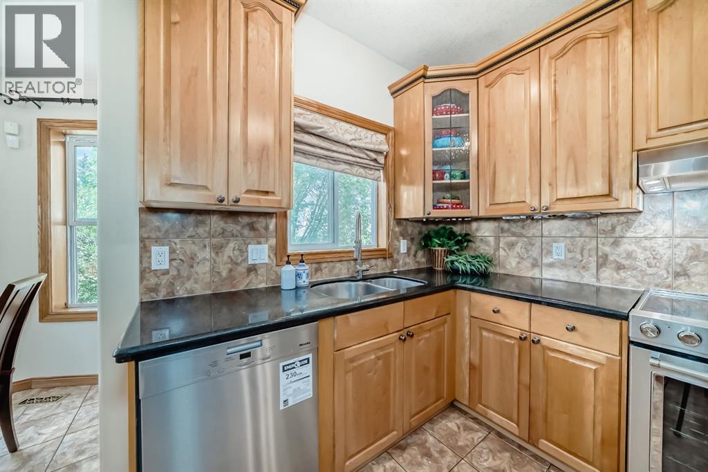 Photo 24 of 42 West Cedar Point Sw, Calgary AB