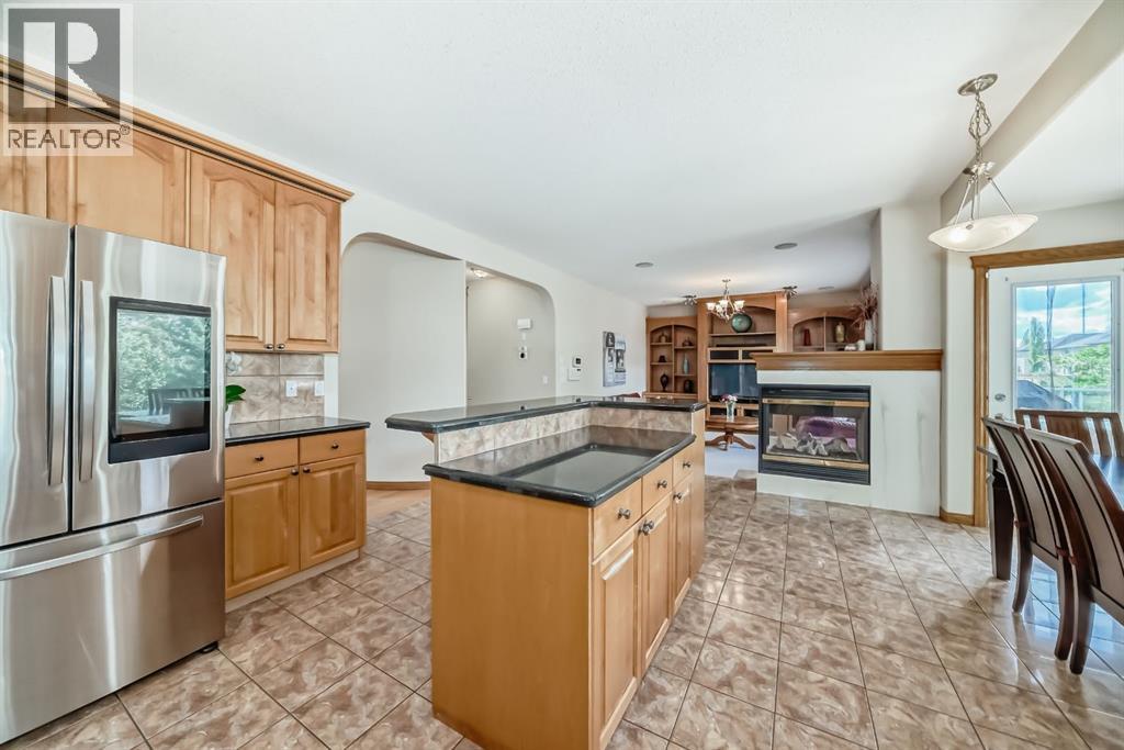 Photo 4 of 42 West Cedar Point Sw, Calgary AB