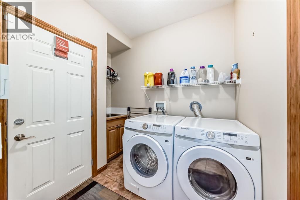 Photo 41 of 42 West Cedar Point Sw, Calgary AB