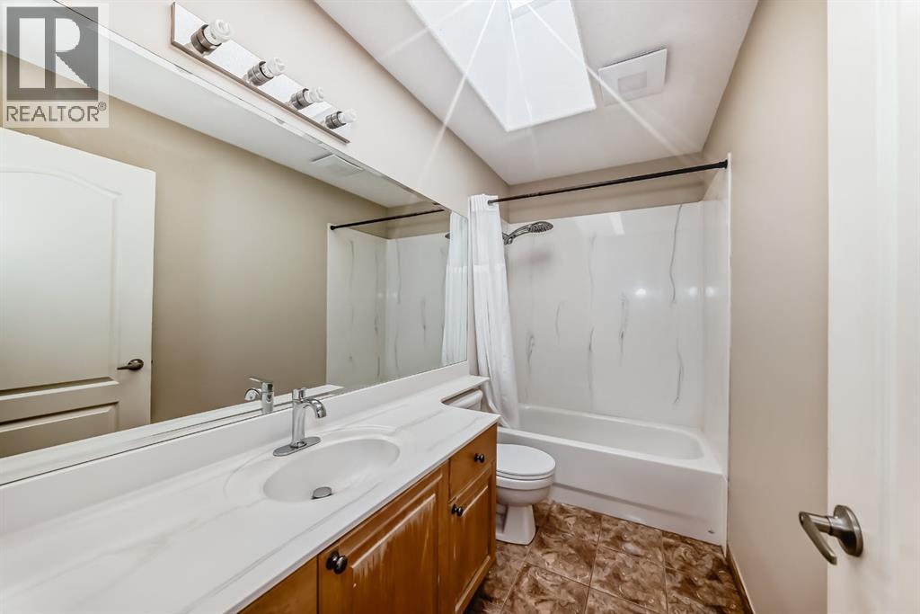 Photo 22 of 42 West Cedar Point Sw, Calgary AB