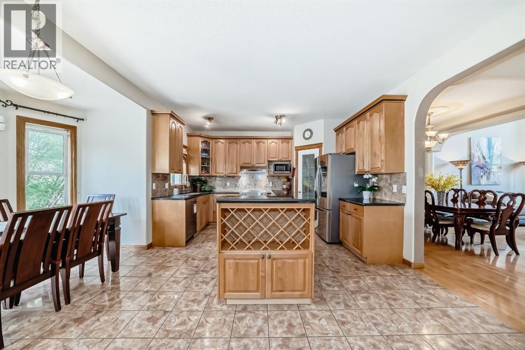 Photo 10 of 42 West Cedar Point Sw, Calgary AB